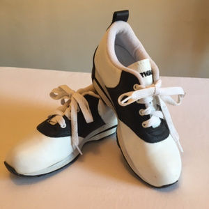 Airwalk "Saddle Shoe" Style Platform Sneaker